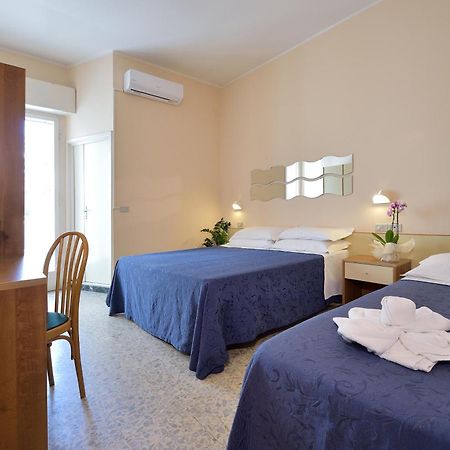 Hotel Oltremar B&B Cattolica Kültér fotó