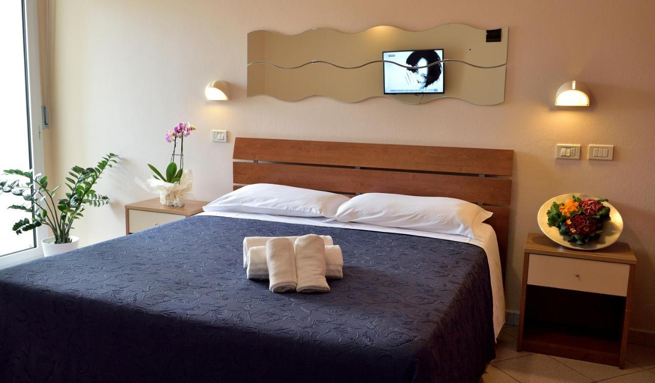 Hotel Oltremar B&B Cattolica Kültér fotó
