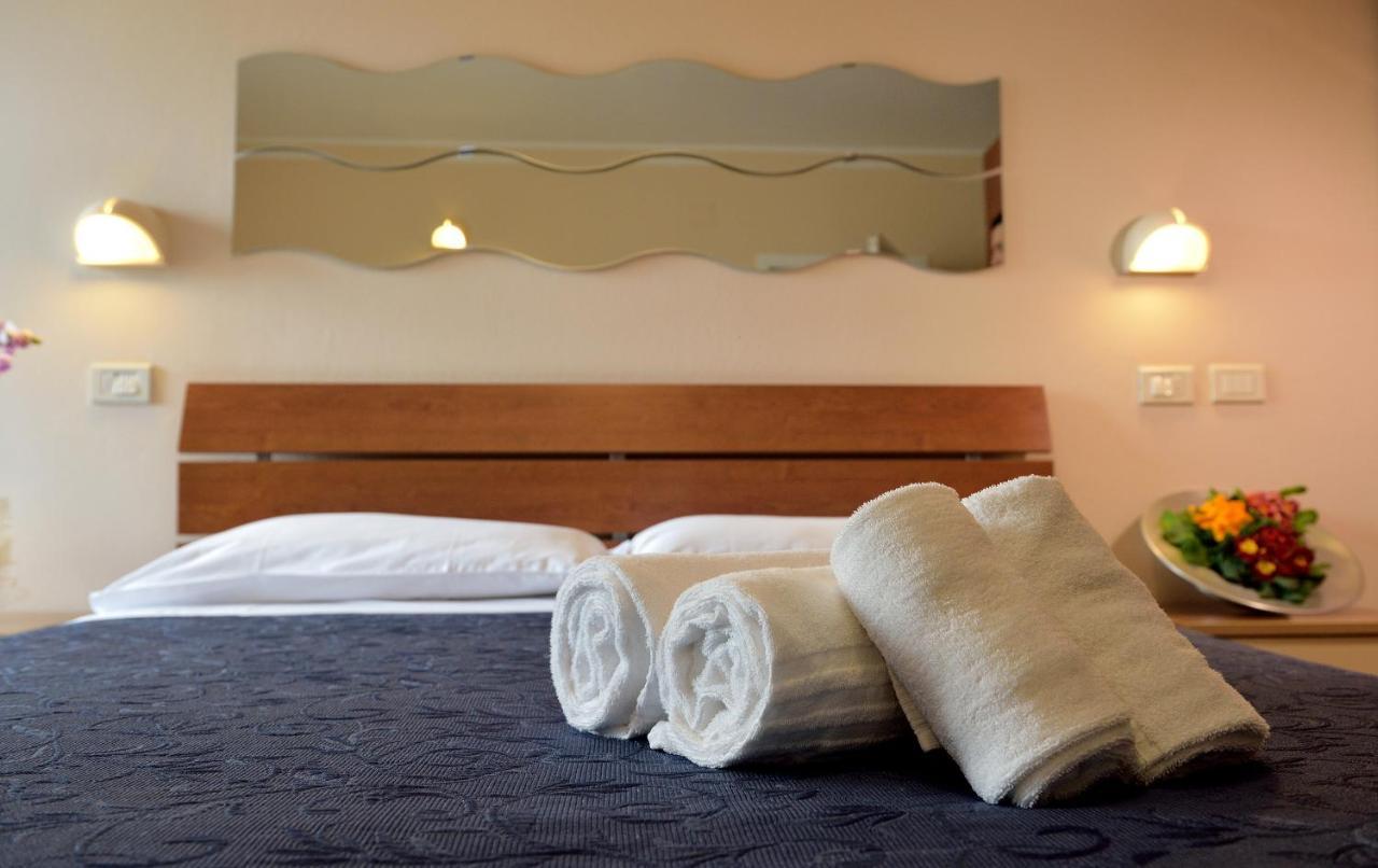 Hotel Oltremar B&B Cattolica Kültér fotó