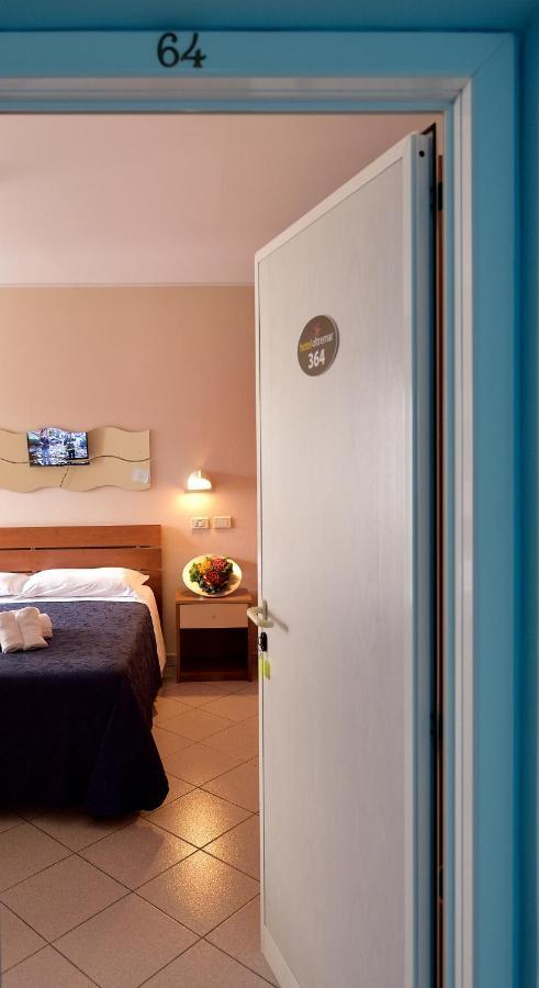 Hotel Oltremar B&B Cattolica Kültér fotó
