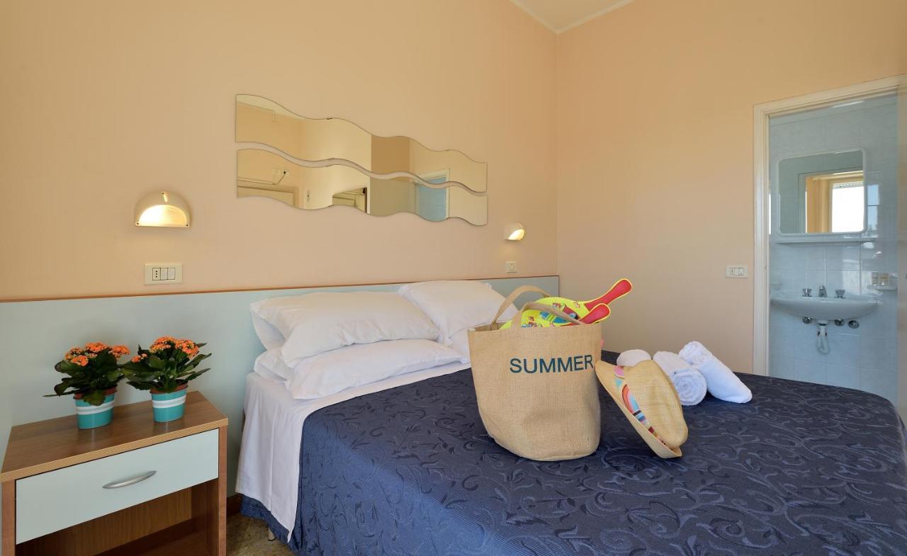 Hotel Oltremar B&B Cattolica Kültér fotó