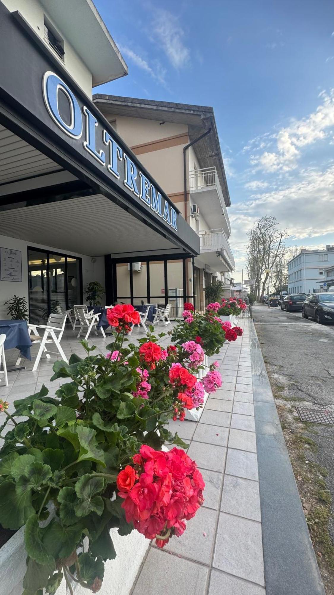 Hotel Oltremar B&B Cattolica Kültér fotó