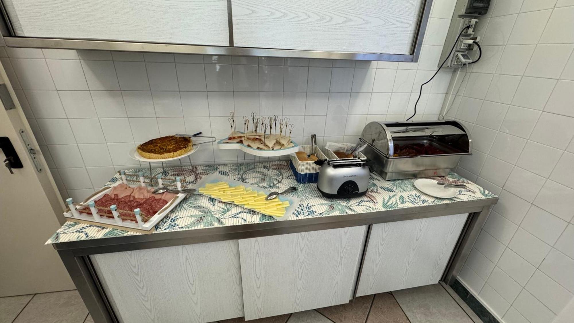 Hotel Oltremar B&B Cattolica Kültér fotó